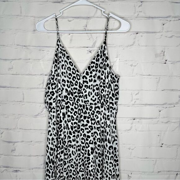Express medium animal print dress - Picture 1 of 9